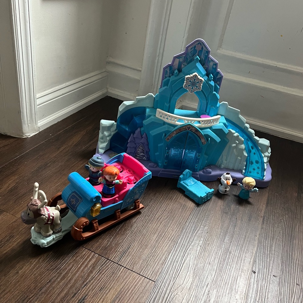 Disney Little People Frozen Elsa’s Ice Palace and Anna’s Sleigh